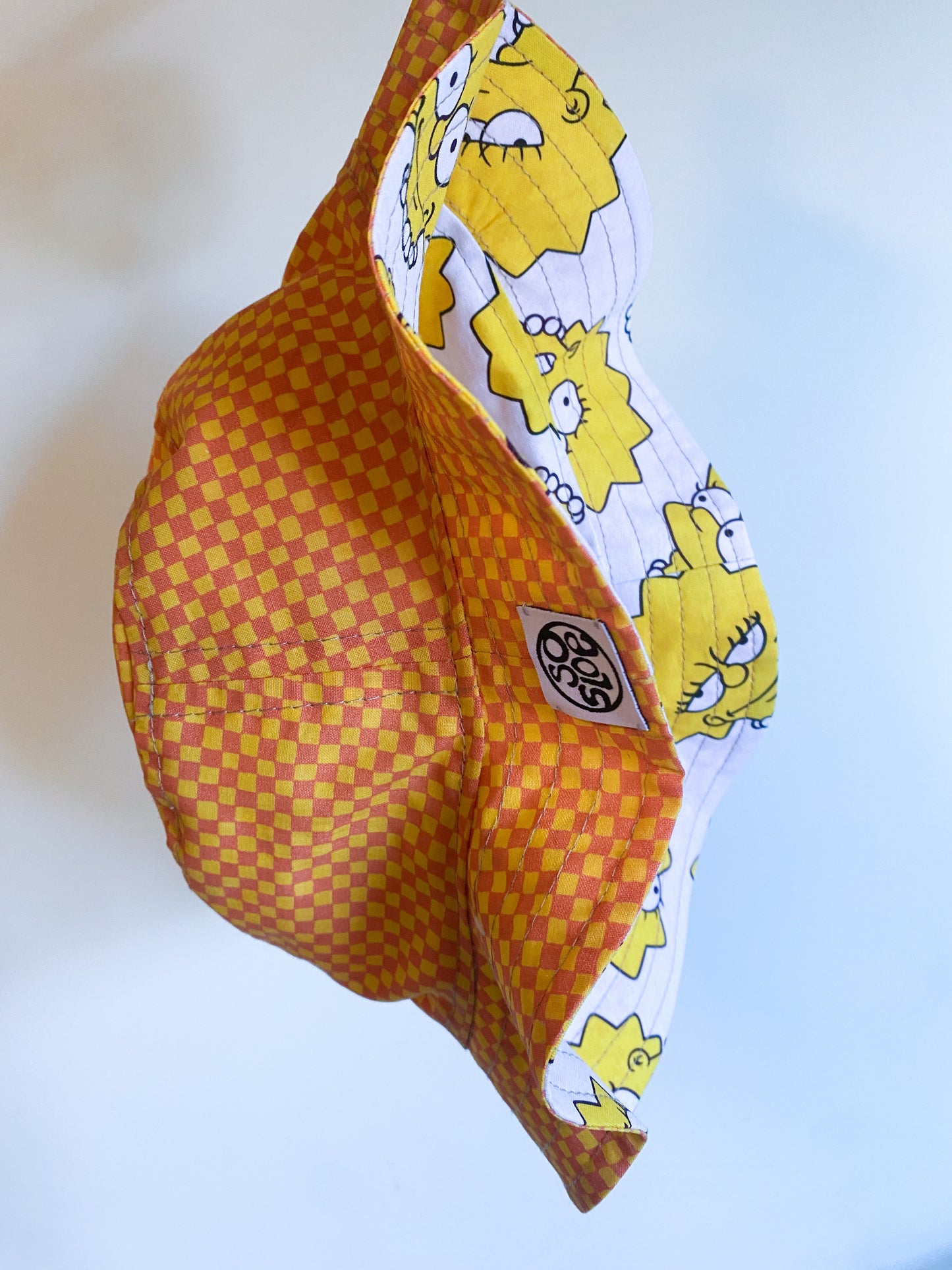 Reversible bucket hat