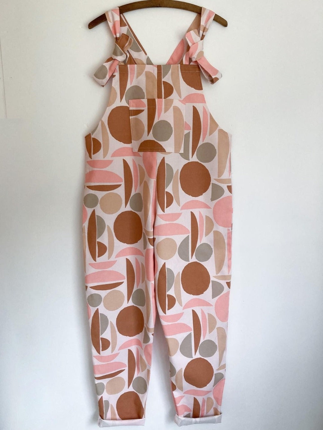 Cotton dungarees with pink and beige geometric shapes